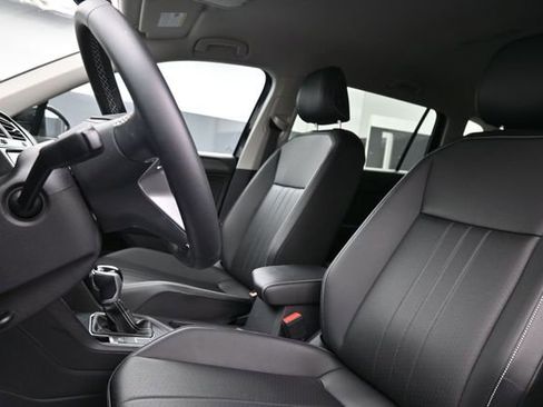 Used 2023 Volkswagen Tiguan SE FWD image 10