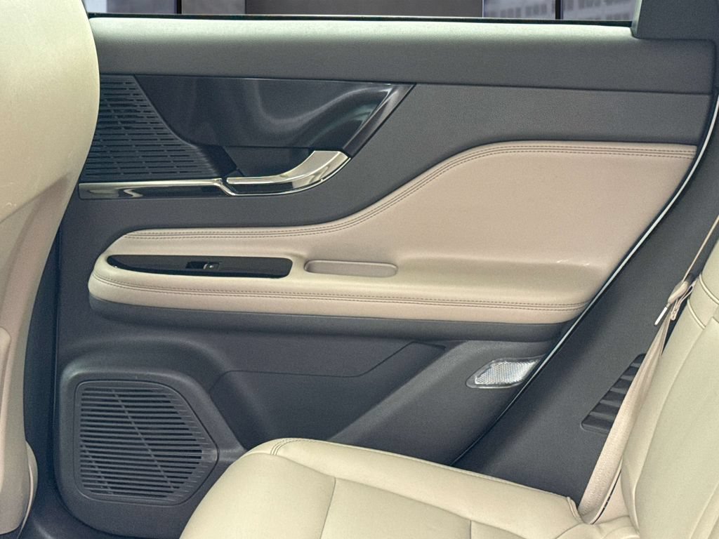 Used 2022 Lincoln Corsair FWD image 16