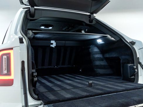 Used 2025 Rolls-Royce Cullinan Black Badge image 27