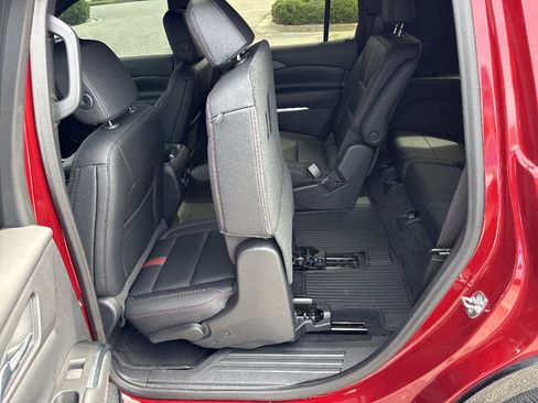 Used 2024 Chevrolet Traverse RS w/ LPO, Floor Liner Package FWD image 12