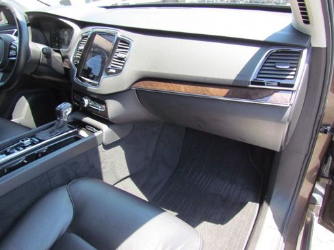 Used 2017 Volvo XC90 T6 Momentum w/ Vision Package AWD/4WD image 17