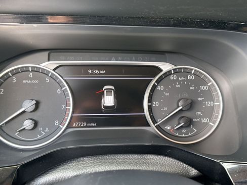 Used 2025 Nissan Pathfinder SV AWD/4WD image 9