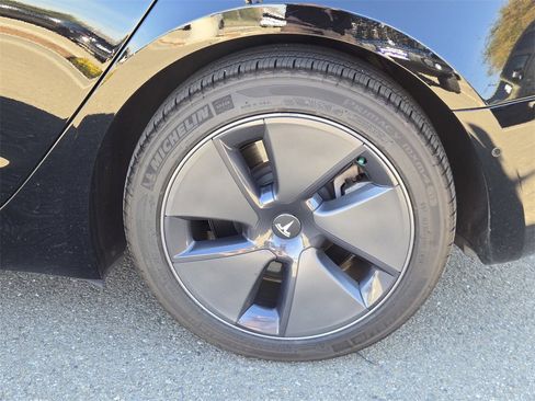 Used 2021 Tesla Model Y Long Range image 23