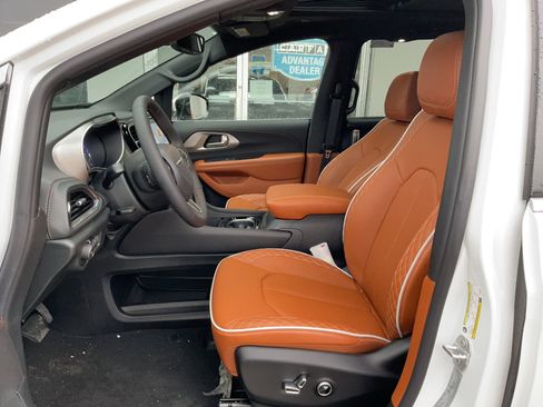 New 2026 Chrysler Pacifica Pinnacle AWD/4WD image 8