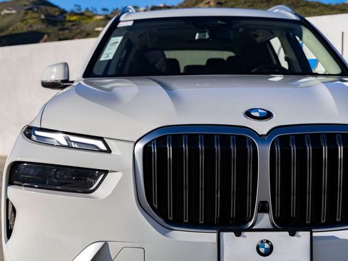 Certified 2023 BMW X7 xDrive40i w/ Climate Comfort Package AWD/4WD image 9