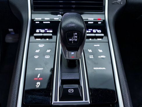 Used 2018 Porsche Panamera image 30