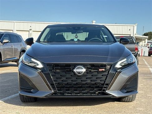 Certified 2023 Nissan Altima 2.5 SR image 3