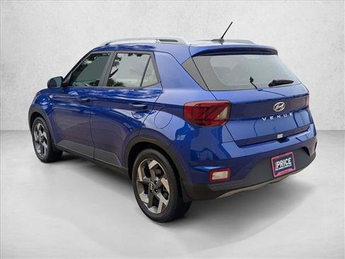 Used 2025 Hyundai Venue Limited FWD image 9