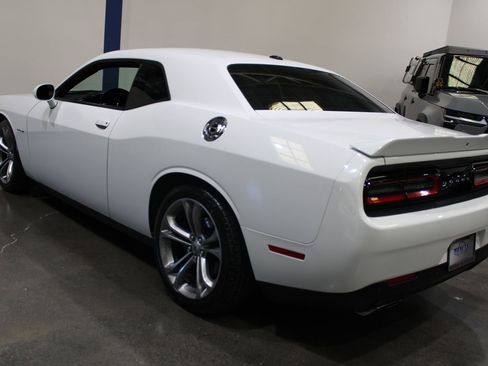 Used 2020 Dodge Challenger R/T RWD image 9