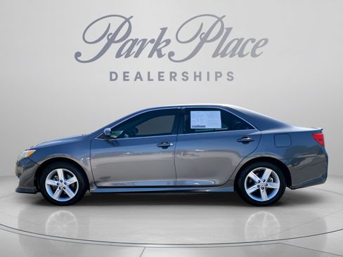 Used 2013 Toyota Camry SE FWD image 2