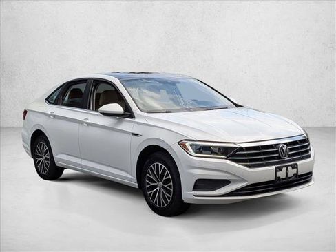 Used 2019 Volkswagen Jetta SEL w/ Cold Weather Package FWD image 3