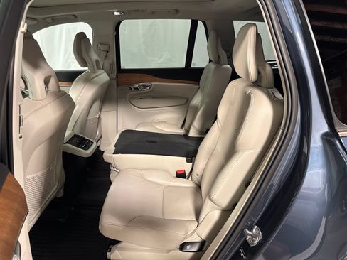 Used 2021 Volvo XC90 T5 Momentum w/ Advanced Package FWD image 5