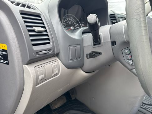 Used 2011 Kia Sedona LX image 17