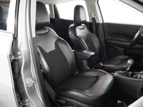 Used 2019 Jeep Compass Trailhawk w/ Cold Weather Group AWD/4WD image 29