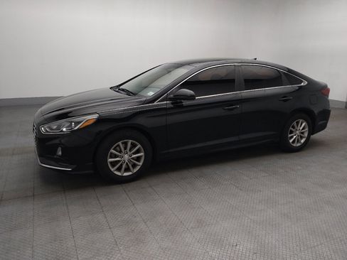 Used 2019 Hyundai Sonata SE w/ Cargo Package FWD image 2