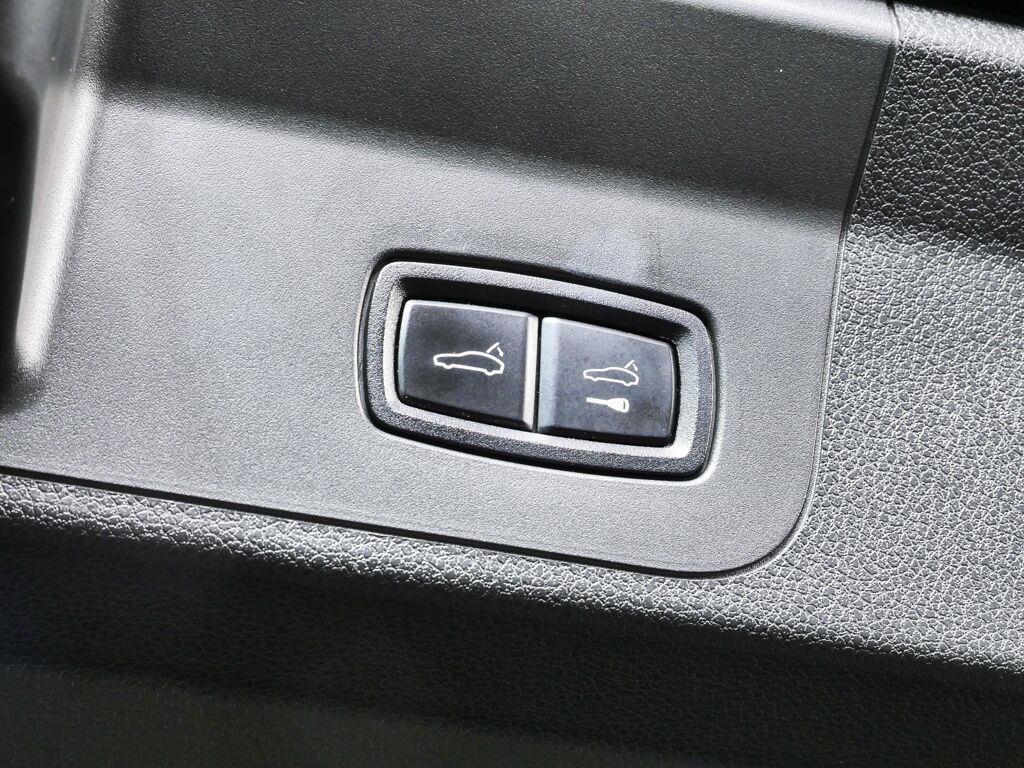 Used 2017 Porsche Panamera 4S AWD/4WD image 33