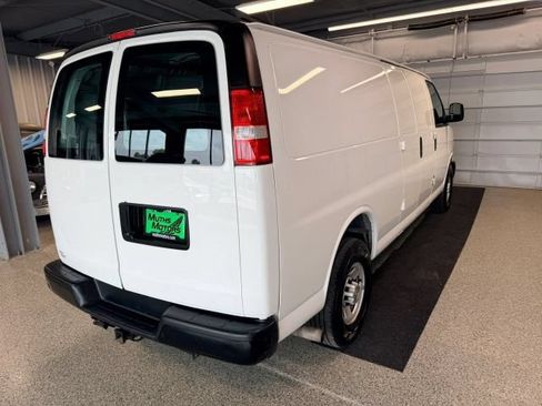 Used 2020 Chevrolet Express 3500 Extended w/ Driver Convenience Package RWD image 3