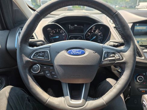 Used 2019 Ford Escape Titanium AWD/4WD image 14