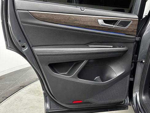 Used 2024 Volkswagen Atlas SEL Premium R-Line image 25