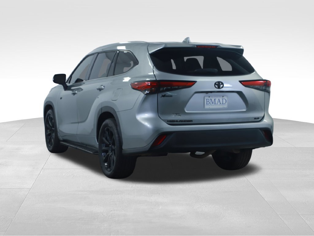 Used 2022 Toyota Highlander XLE FWD image 9