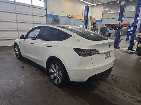 Used 2023 Tesla Model Y Long Range image 10
