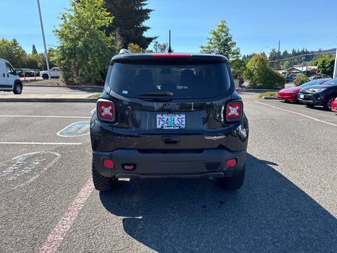Used 2018 Jeep Renegade Trailhawk AWD/4WD image 6