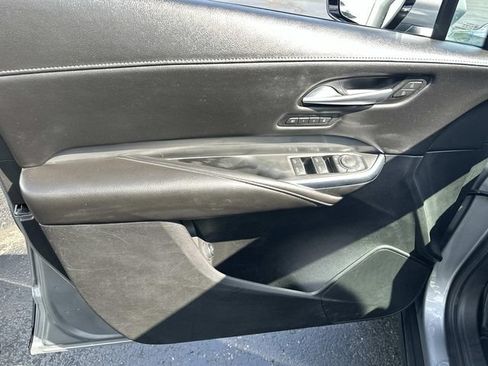 Used 2024 Cadillac XT4 Premium Luxury FWD image 6