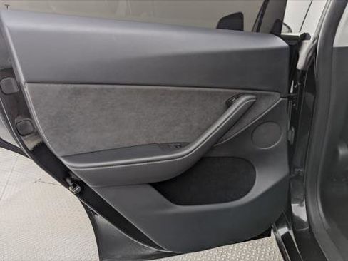 Used 2023 Tesla Model Y Long Range AWD/4WD image 14