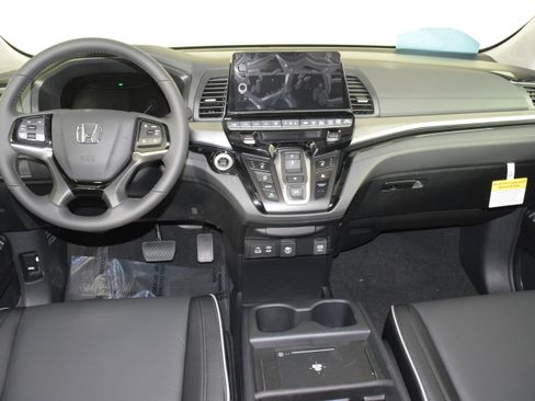 New 2026 Honda Odyssey Touring image 11