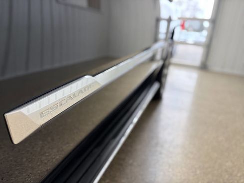 Used 2016 Cadillac Escalade Luxury image 38