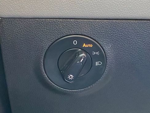 Used 2022 Volkswagen Taos SE FWD image 26