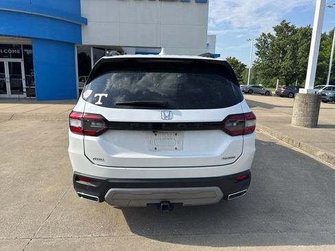 Used 2023 Honda Pilot Touring image 4