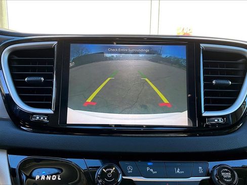 Certified 2024 Chrysler Pacifica Touring-L image 12