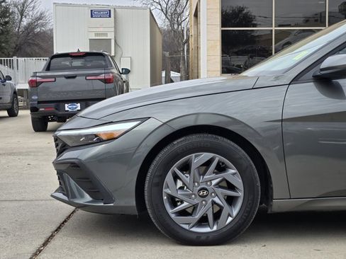 Certified 2025 Hyundai Elantra Blue image 10