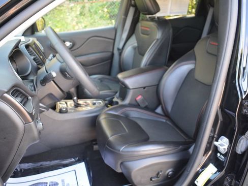 Used 2022 Jeep Cherokee Trailhawk AWD/4WD image 9
