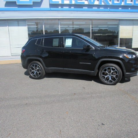 Used 2025 Jeep Compass Limited AWD/4WD image 2