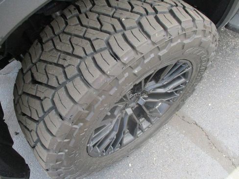 Used 2024 GMC Sierra 1500 AT4 w/ AT4 Premium Package AWD/4WD image 13