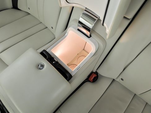 Used 2013 Rolls-Royce Phantom Sedan image 27