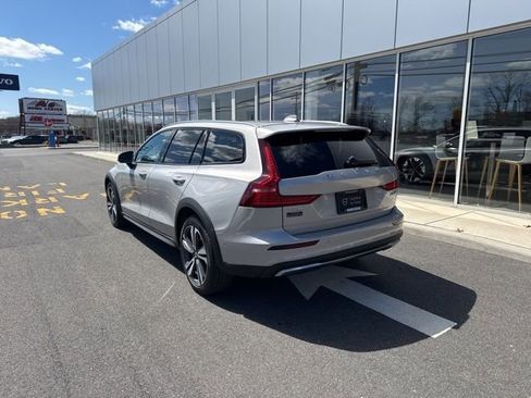 Certified 2025 Volvo V60 B5 Cross Country Plus AWD/4WD image 3