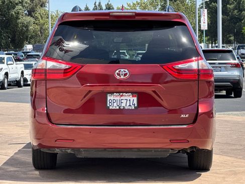 Used 2020 Toyota Sienna XLE w/ XLE Navigation Package FWD image 5