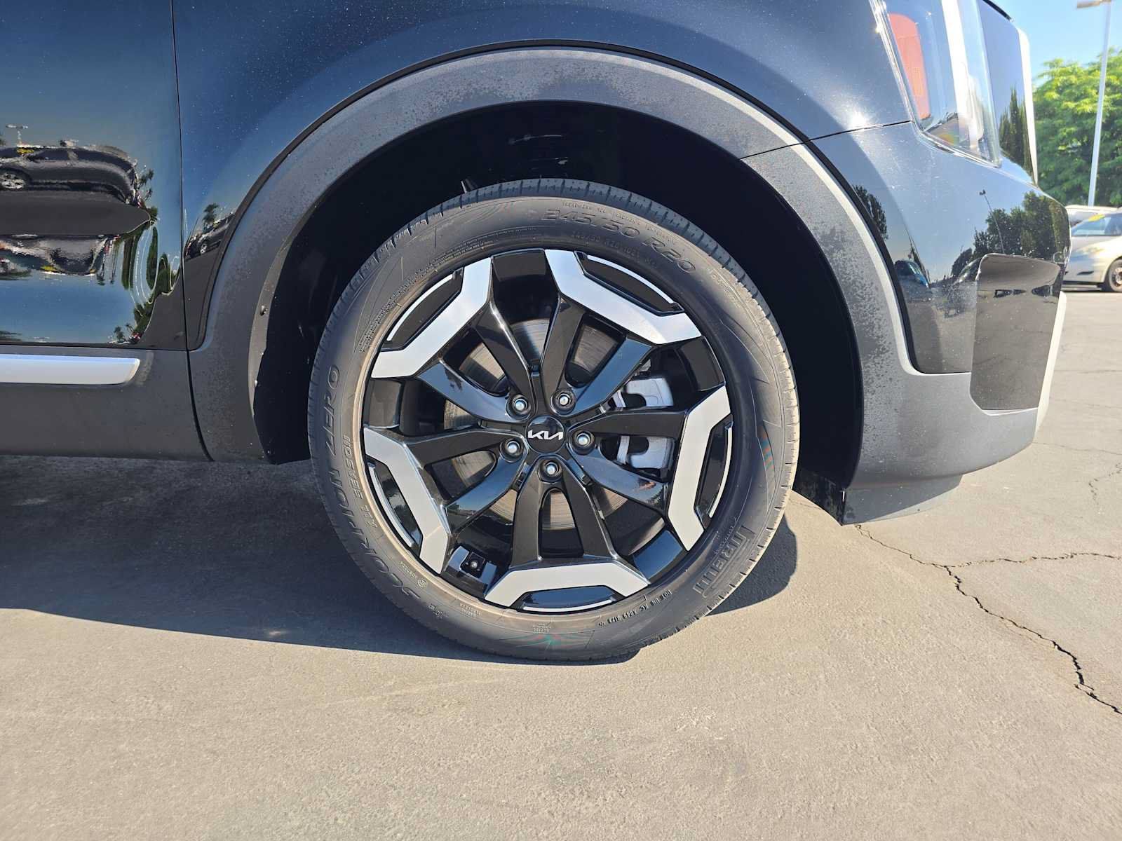 Used 2024 Kia Telluride EX w/ EX Captain's Chair Package FWD image 9