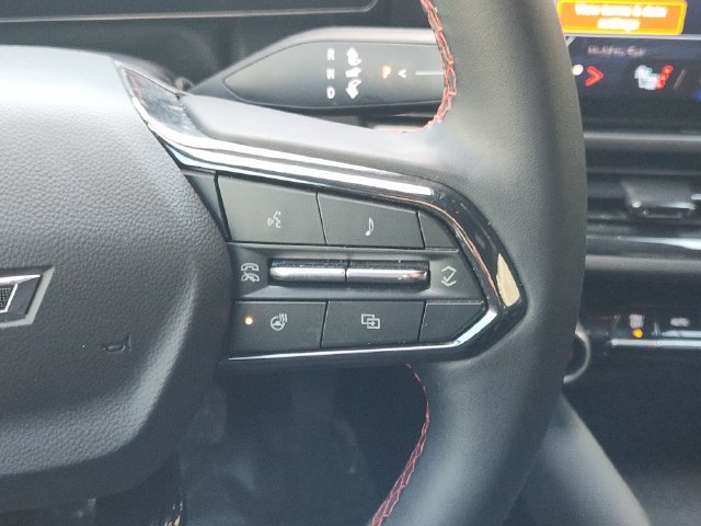 Used 2024 Chevrolet Equinox EV RS FWD image 29