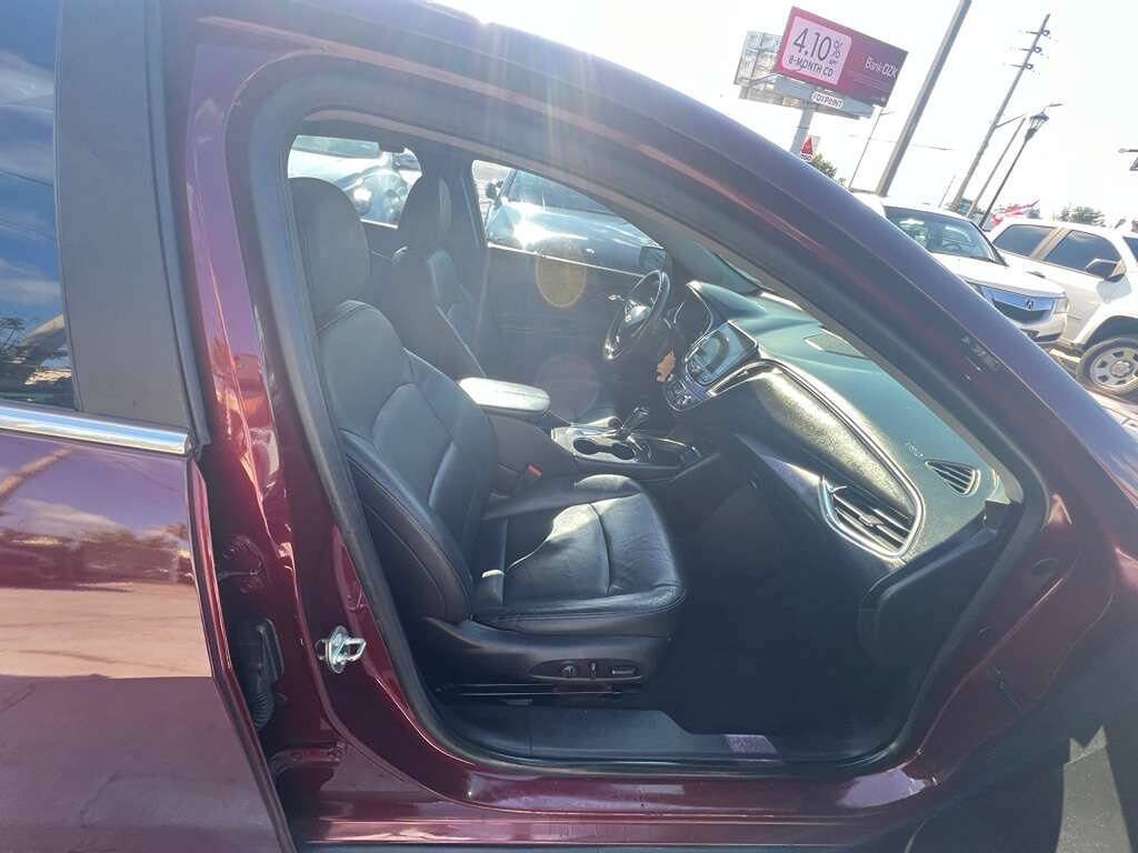Used 2016 Chevrolet Malibu LT w/ Leather Package FWD image 13