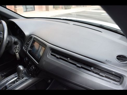 Used 2021 Honda HR-V Sport image 36