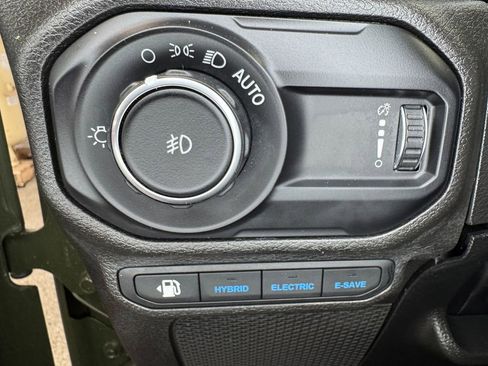 Used 2023 Jeep Wrangler Unlimited Sahara w/ Cold Weather Group AWD/4WD image 13