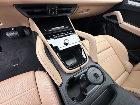 Used 2026 Porsche Cayenne E-Hybrid Coupe AWD/4WD image 36