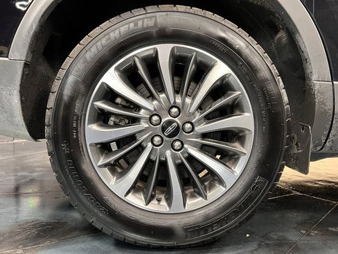 Used 2023 Lincoln Nautilus Standard w/ Premium Package image 12