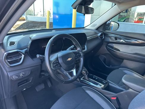 Used 2024 Chevrolet TrailBlazer LT w/ LT Cold Weather Package AWD/4WD image 17