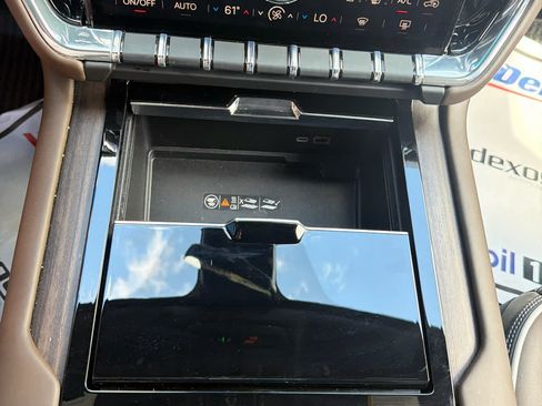 Used 2025 GMC Yukon XL Denali Ultimate AWD/4WD image 19
