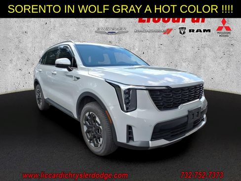 Used 2024 Kia Sorento S AWD/4WD image 1